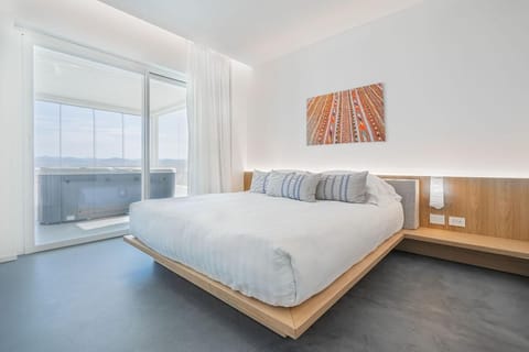 SPA Suite with Balcony | Minibar, in-room safe, desk, free WiFi