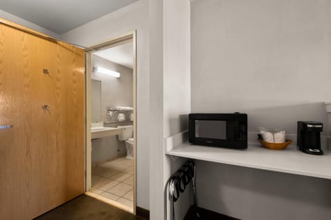 Room, 1 King Bed with Sofa bed, Accessible, Non Smoking | Pillowtop beds, in-room safe, desk, blackout drapes