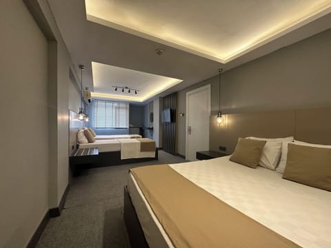 Family Quadruple Room | Egyptian cotton sheets, premium bedding, Select Comfort beds