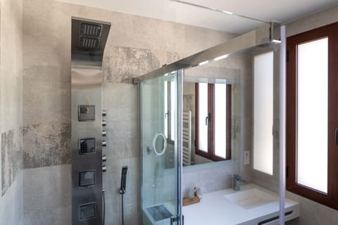 Junior Double Room | Bathroom | Shower, hydromassage showerhead, hair dryer, slippers