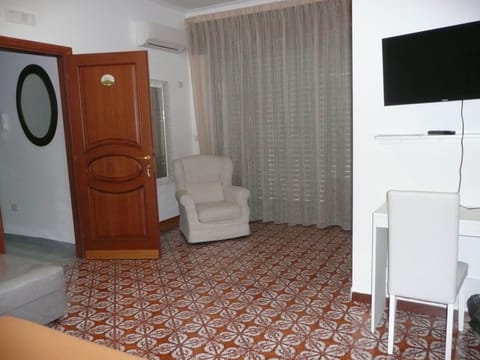 Deluxe Quadruple Room | Egyptian cotton sheets, premium bedding, memory foam beds, in-room safe