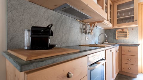 Apartment (2 Bedrooms) | Private kitchen | Fridge, microwave, oven, highchair