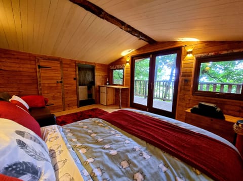 1 bedroom, individually decorated, individually furnished