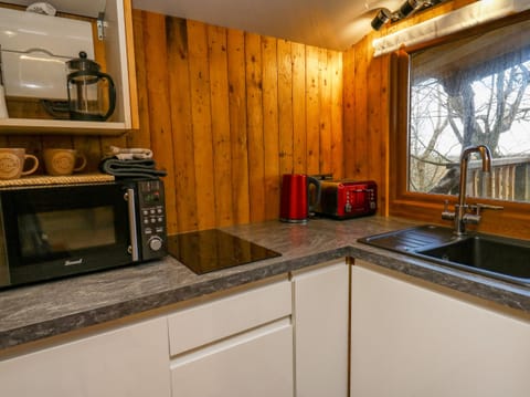 Cookware/dishes/utensils