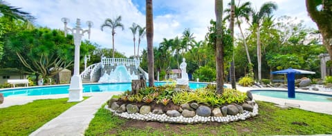 2 outdoor pools