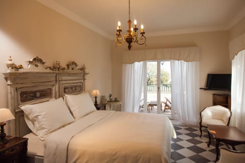 Luxury Room (MAGNOLIA) | In-room safe, blackout drapes, free WiFi