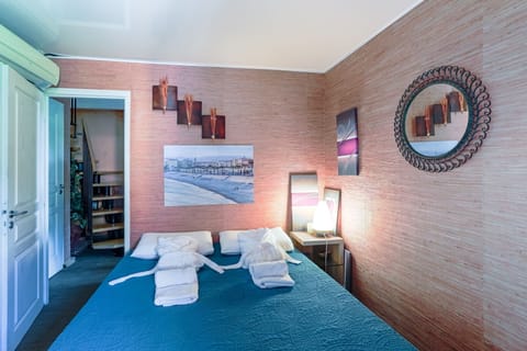 Executive Apartment, 1 Queen Bed, Smoking, Pool Access | 1 bedroom, minibar, individually decorated, free WiFi