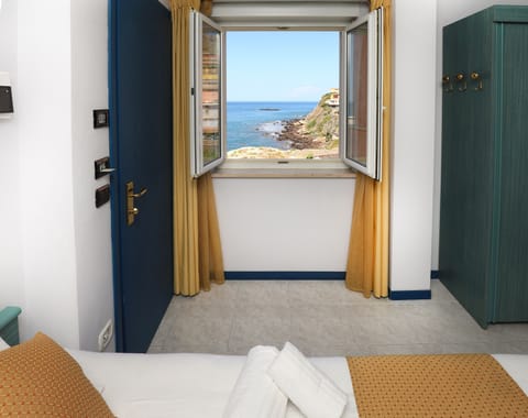 Panoramic Single Room, Sea View | Down comforters, minibar, in-room safe, blackout drapes