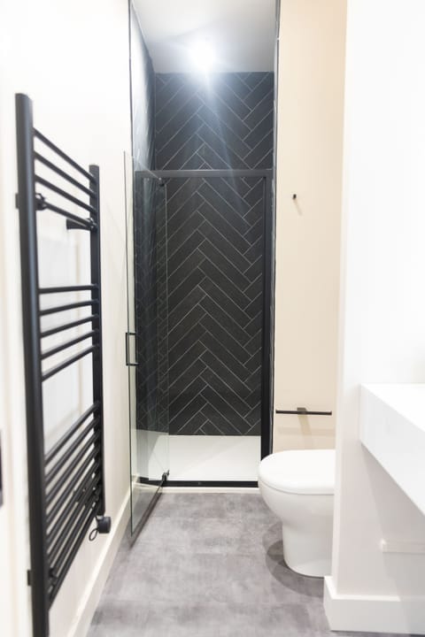 King Room | Bathroom | Hair dryer, towels, soap, shampoo