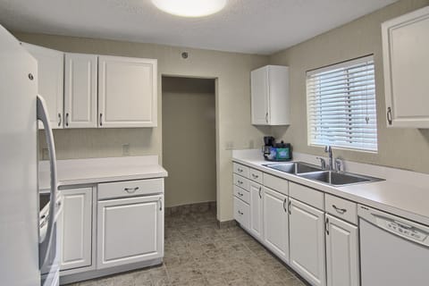 Non-Beach View 2 King Studio with Kitchen  | Premium bedding, in-room safe, desk, iron/ironing board