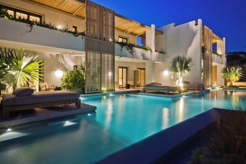 Deluxe Double Room, Swim Up | In-room safe, soundproofing, free WiFi