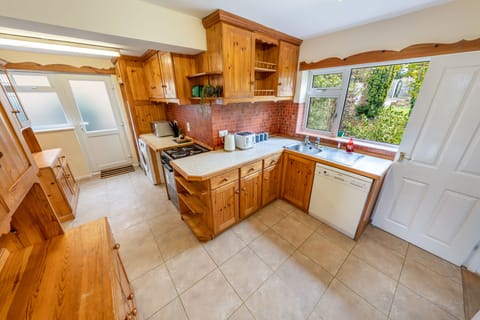 Traditional House, Private Bathroom, Courtyard View | Shared kitchen