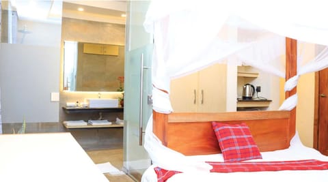 Desk, blackout drapes, free WiFi, bed sheets