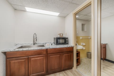 Studio Suite, 2 Queen Beds, Pull Out Sofa, Non smoking | Desk, iron/ironing board, free WiFi, bed sheets