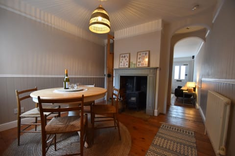 Romantic Cottage | In-room dining