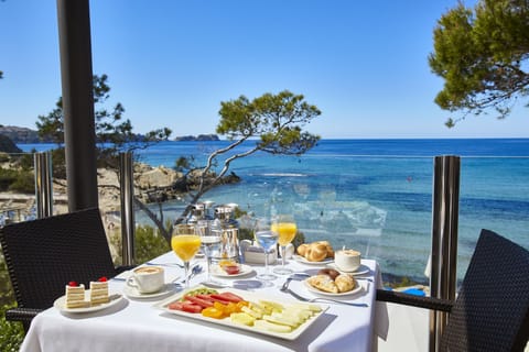 Daily buffet breakfast for a fee