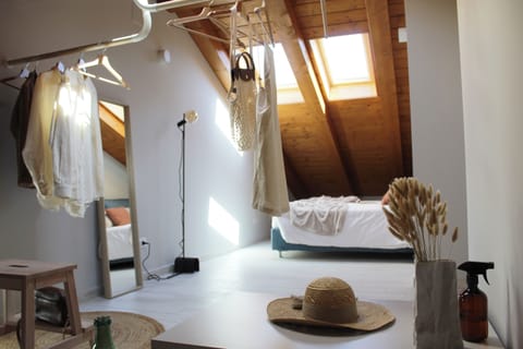Deluxe Penthouse, 2 Bedrooms, 2 Bathrooms | Premium bedding, down comforters, soundproofing, WiFi (free)