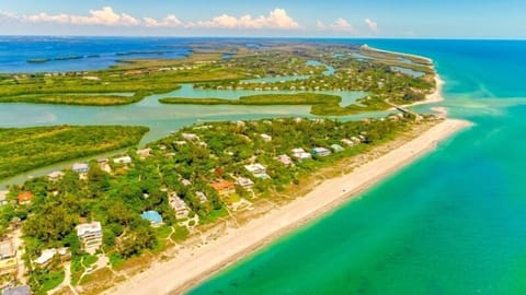 House, 5 Bedrooms | Aerial view