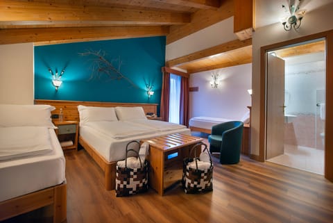 Triple Room, Balcony | In-room safe, desk, free WiFi, bed sheets