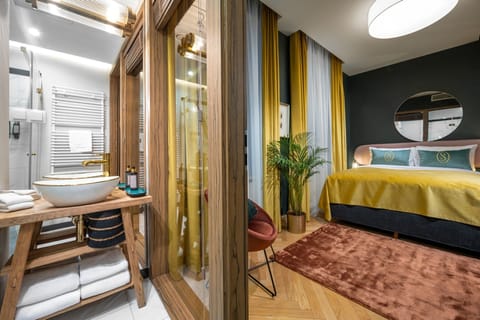 Deluxe Double Room (River View) | Premium bedding, in-room safe, desk, blackout drapes