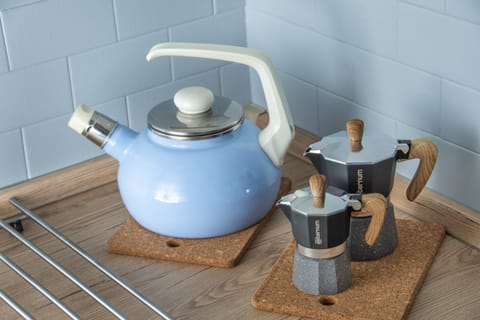 Apartment | Private kitchen | Full-size fridge, oven, stovetop, cookware/dishes/utensils