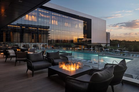 5 restaurants, dinner served, Asian cuisine