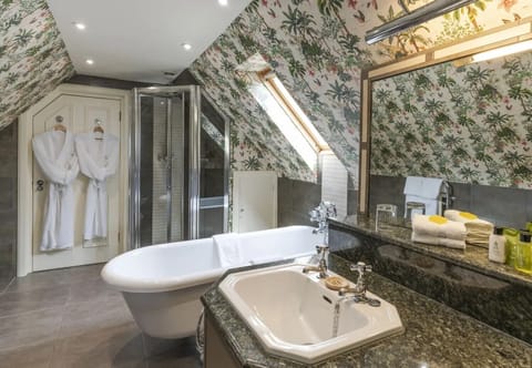 Family Room | Bathroom | Eco-friendly toiletries, hair dryer, bathrobes, towels