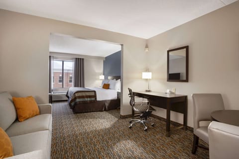 Studio Suite, 1 King Bed, Non Smoking | Premium bedding, in-room safe, desk, iron/ironing board