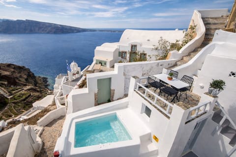 Luxury Villa, 2 Bedrooms, Hot Tub, Sea View | Jetted tub