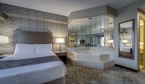 Down comforters, in-room safe, desk, blackout drapes