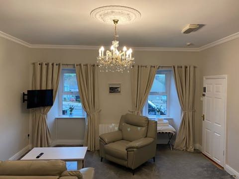 Deluxe Room | Living area | Smart TV