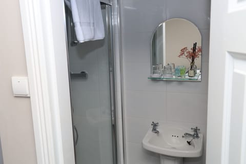 Economy Double Room | Premium bedding, pillowtop beds, individually furnished, desk