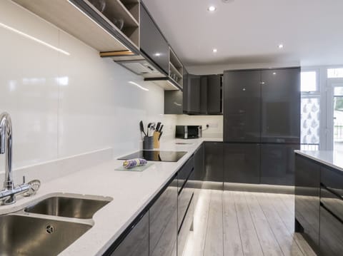 Dishwasher, cookware/dishes/utensils