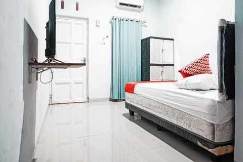 Double Room | Desk, laptop workspace, WiFi (free), bed sheets
