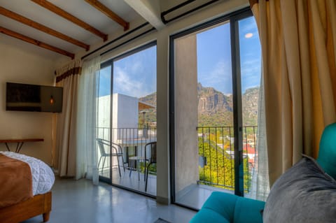 Suite with a panoramic view to the Tepozteco mountain | 1 bedroom, hypo-allergenic bedding, individually decorated