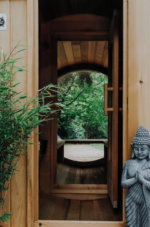 Couples treatment rooms, facials, massages