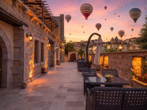 Courtyard Suite with Jacuzzi | Terrace/patio