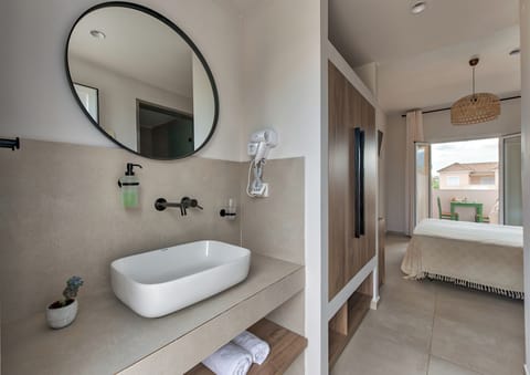 Premium Double or Twin Room | In-room safe, WiFi (free), bed sheets