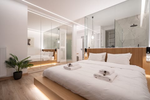 Luxury Apartment | 4 bedrooms, Egyptian cotton sheets, premium bedding, in-room safe