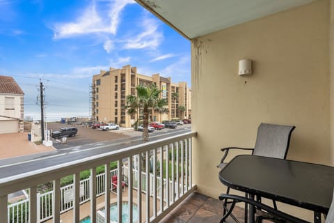 Condo, 2 Bedrooms | Property grounds