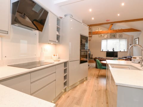 Dishwasher, cookware/dishes/utensils