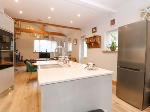 Dishwasher, cookware/dishes/utensils