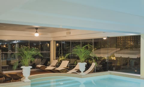 Sauna, hot tub