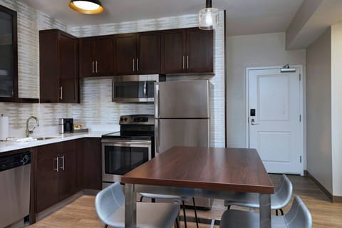 Fridge, microwave, stovetop, dishwasher