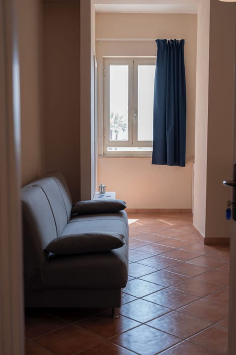 Deluxe Suite | Living area | Flat-screen TV