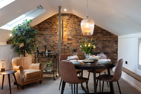 Luxury Apartment, Ensuite (The Workshop) | Restaurant