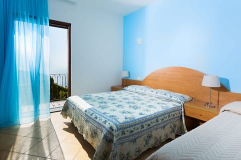 Double Room | Minibar, desk, travel crib, free WiFi