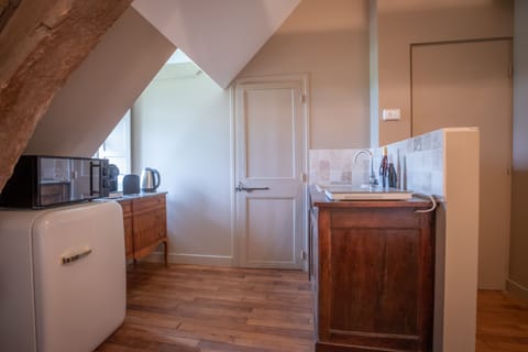 Design Double Room | Private kitchen | Mini-fridge, microwave, stovetop, espresso maker