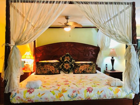 Grand Suite | Down comforters, in-room safe, iron/ironing board, free WiFi