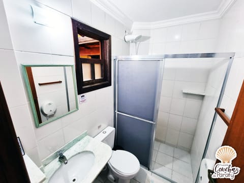 Standard Triple Room | Bathroom